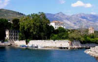 Il Porto e la Villa Caposele con la garitta sul cantone del muro di cinta